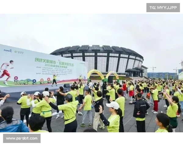 2.3万名跑者齐聚清远 激情开跑掀起健身热潮 2.3万名跑者齐聚清远 激情开跑掀起健身热潮