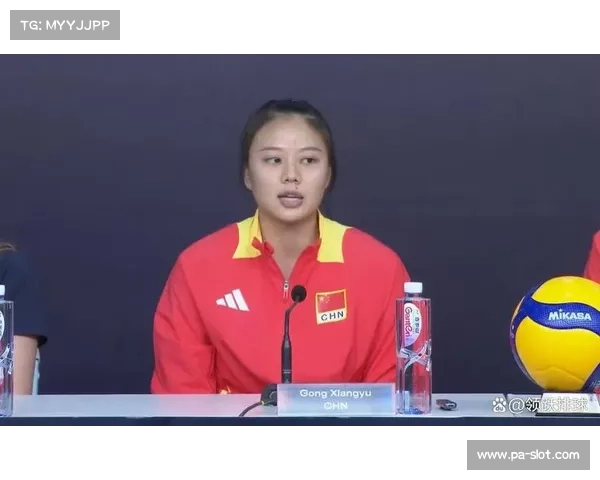 中国女排赛后龚翔宇紧抱赖亚文展现深厚情谊团结一心拼搏精神 中国女排赛后龚翔宇紧抱赖亚文展现深厚情谊团结一心拼搏精神