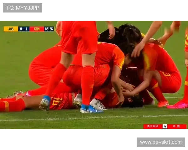 梅西激情高喊口号点燃全场球迷热血欢呼瞬间沸腾