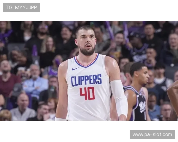 布克近期上场时间提升带动战术地位全面强化推动球队攻防两端表现